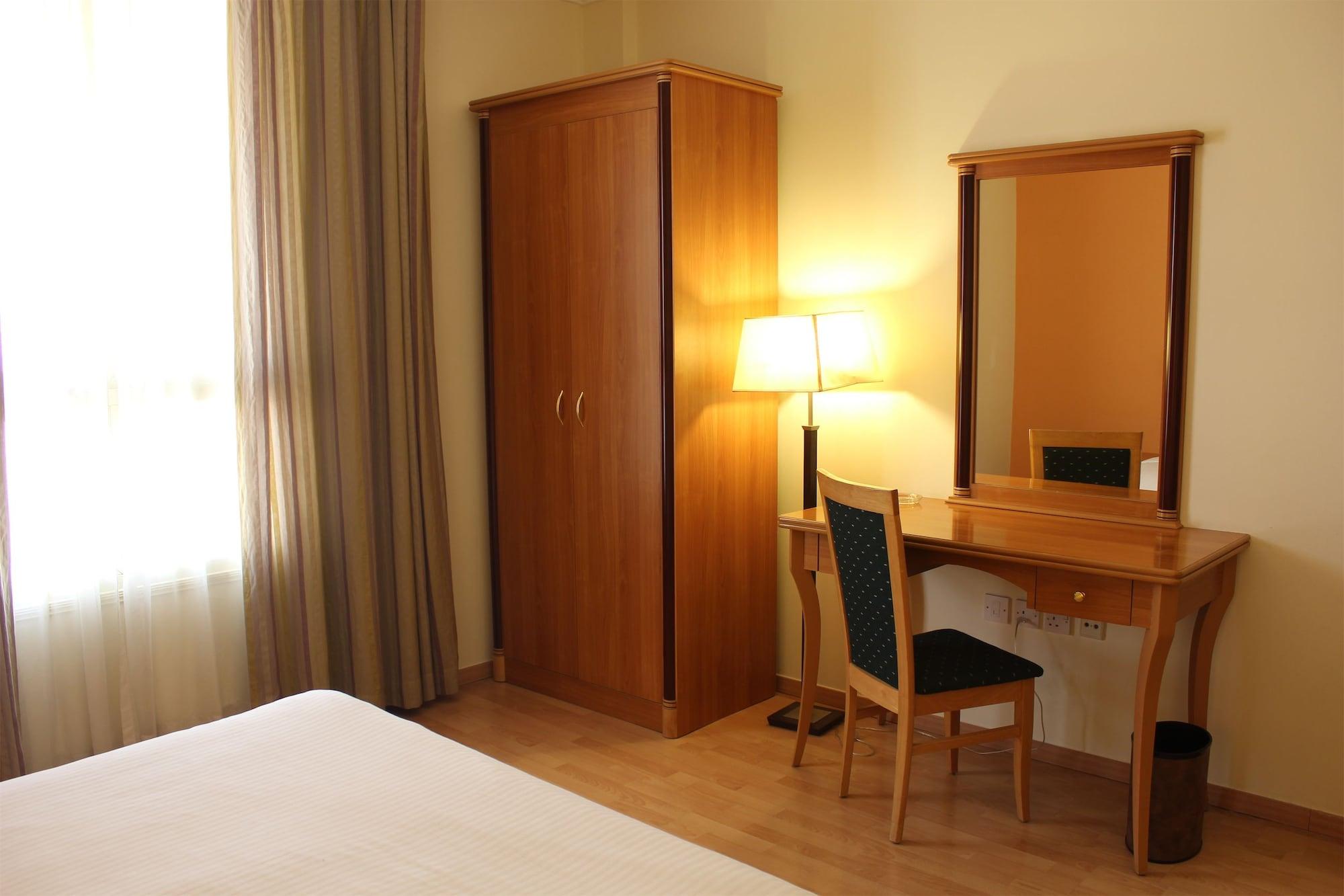 Le Royal Express Salmiya Hotel Exterior photo